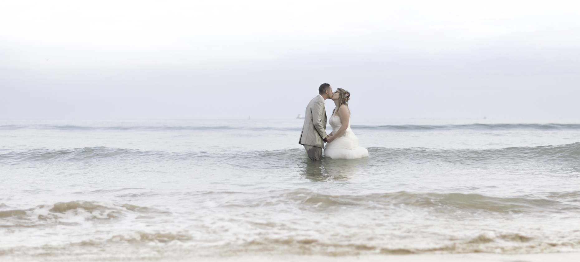 photographie couple de mariage au sable d'olonne fine art Cédric Le Tutour